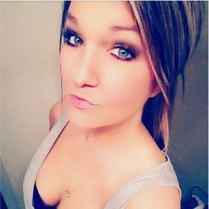 Meet your Posher, Leigh